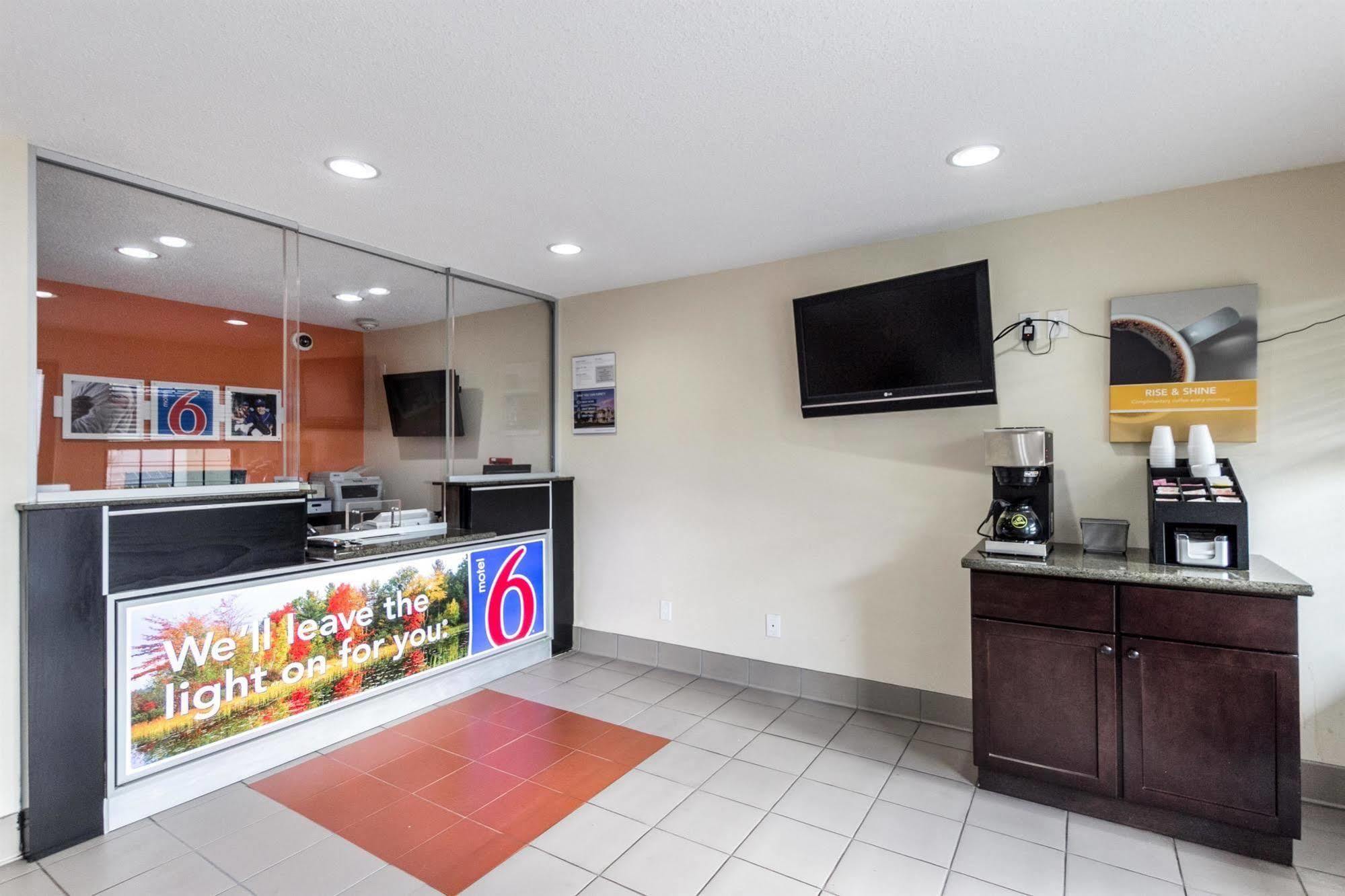 Motel 6 New Brunswick Buitenkant foto