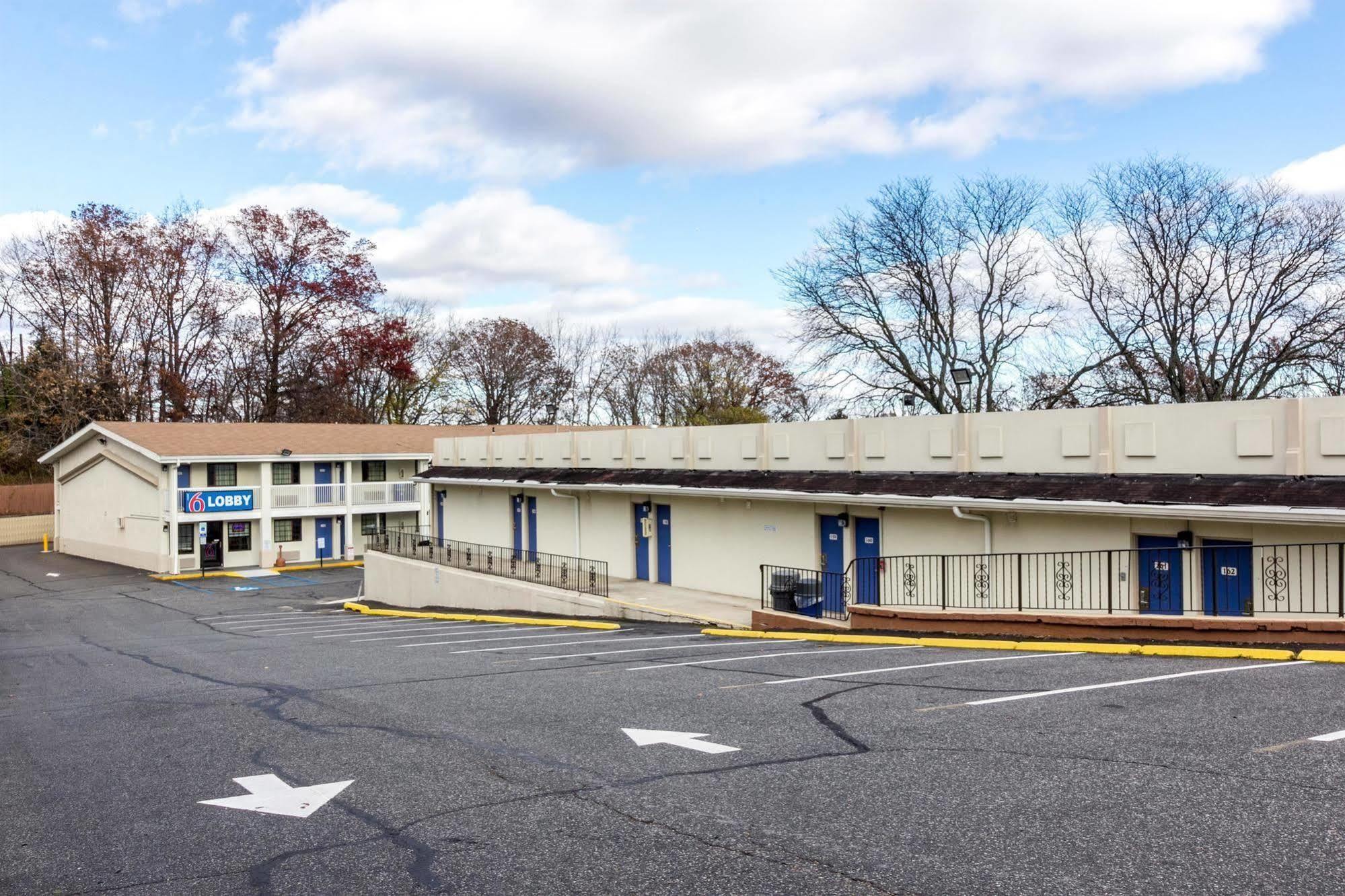Motel 6 New Brunswick Buitenkant foto